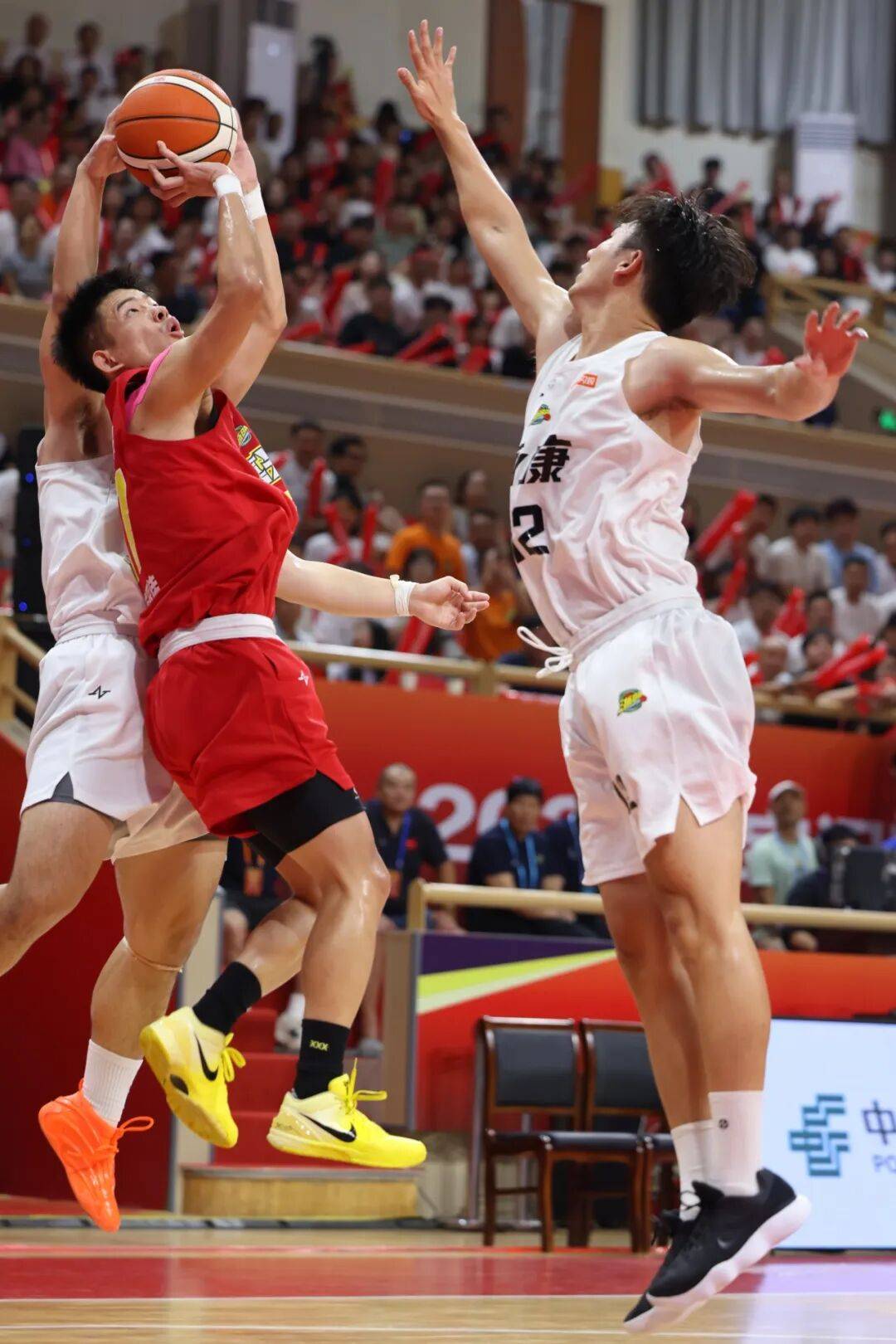 今夜新奥尔良鹈鹕官宣签约夏洛特黄蜂战术微调备战CBA常规赛，现场解说直呼：风云突变波尔图今晨完成体检的简单介绍